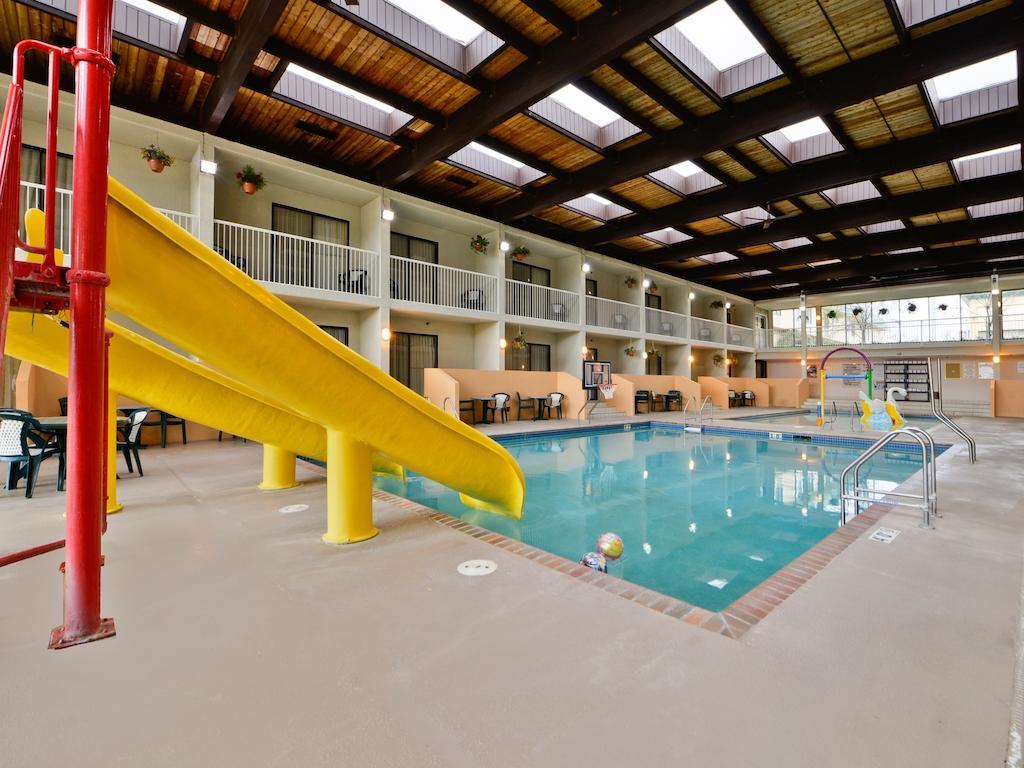 Ramada By Wyndham Plymouth Hotel & Conference Center Екстер'єр фото