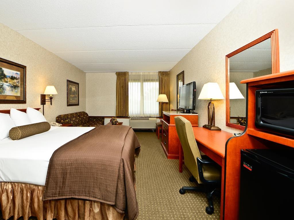Ramada By Wyndham Plymouth Hotel & Conference Center Екстер'єр фото
