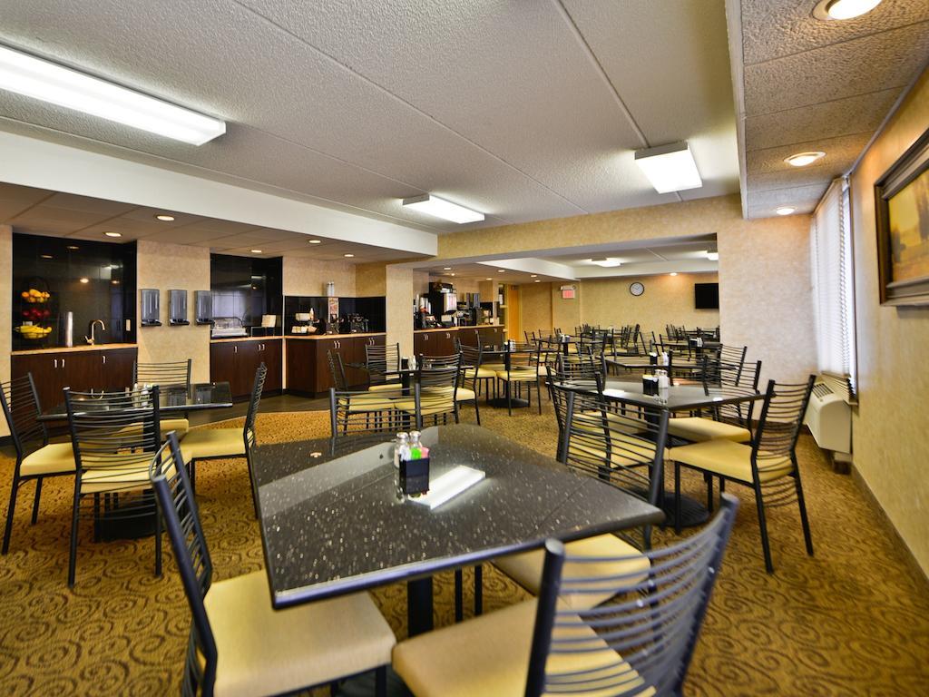 Ramada By Wyndham Plymouth Hotel & Conference Center Екстер'єр фото