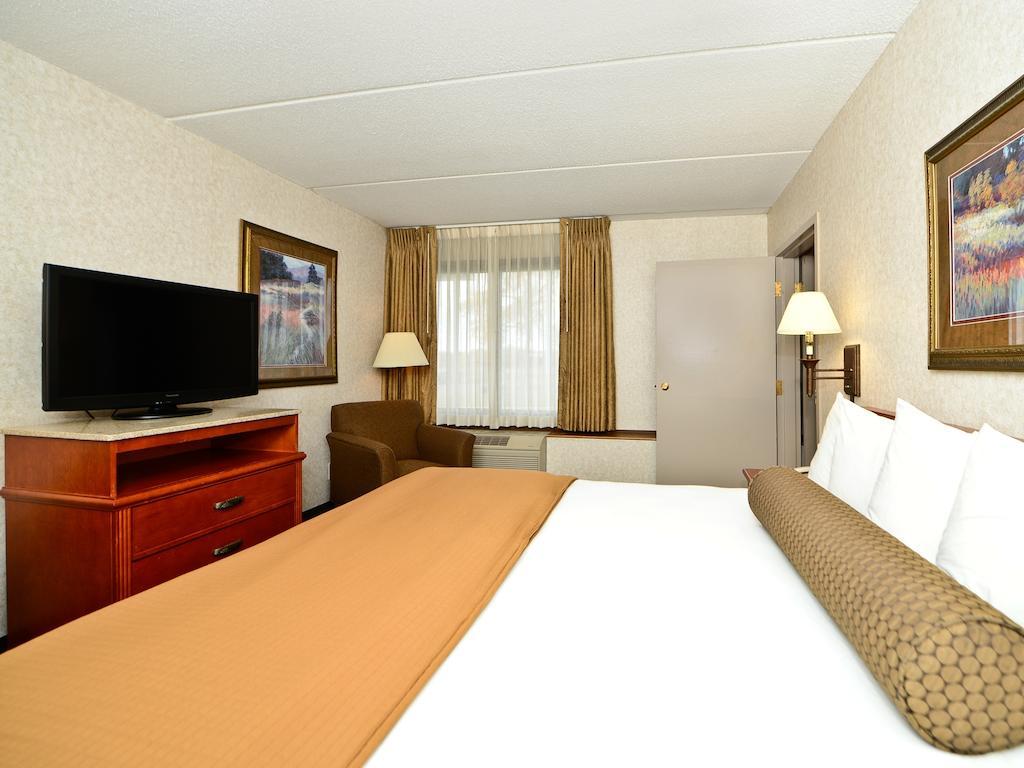 Ramada By Wyndham Plymouth Hotel & Conference Center Екстер'єр фото
