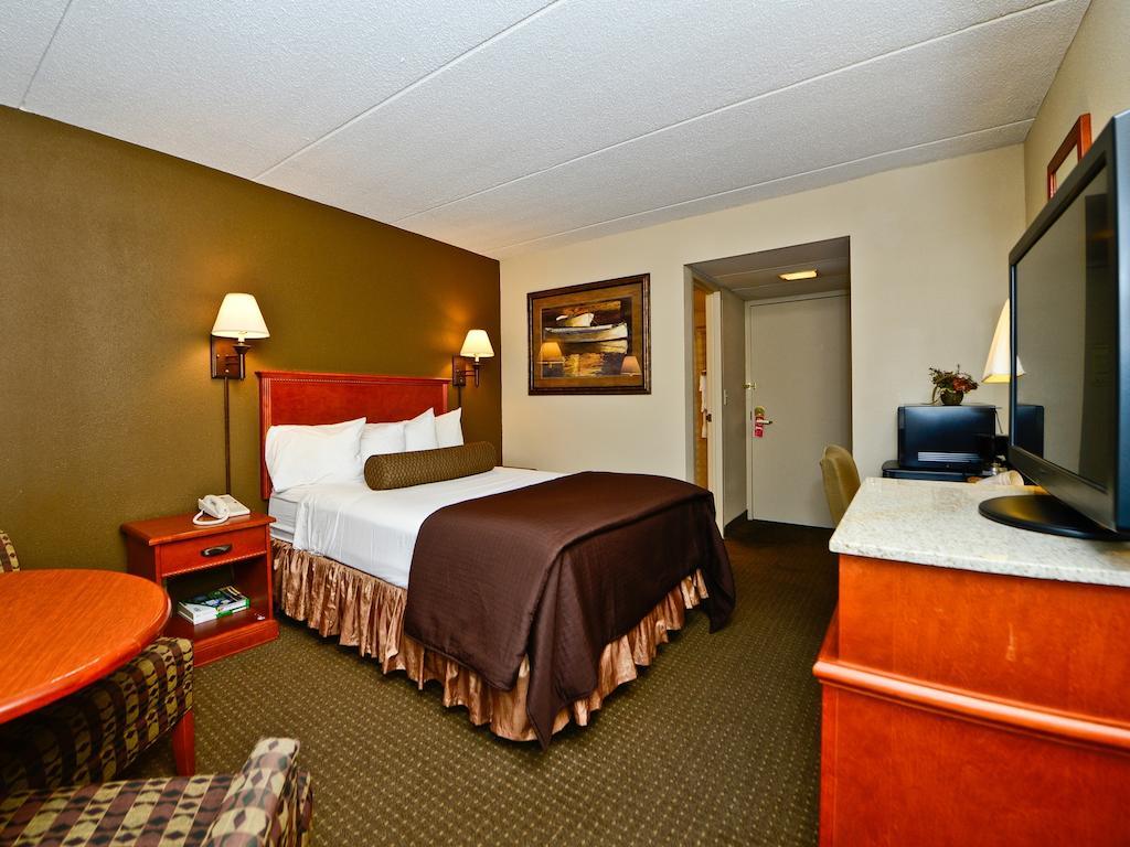 Ramada By Wyndham Plymouth Hotel & Conference Center Екстер'єр фото