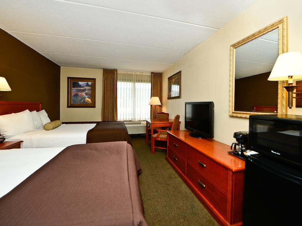 Ramada By Wyndham Plymouth Hotel & Conference Center Екстер'єр фото