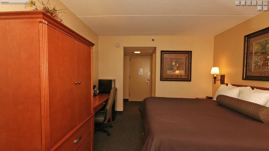 Ramada By Wyndham Plymouth Hotel & Conference Center Екстер'єр фото