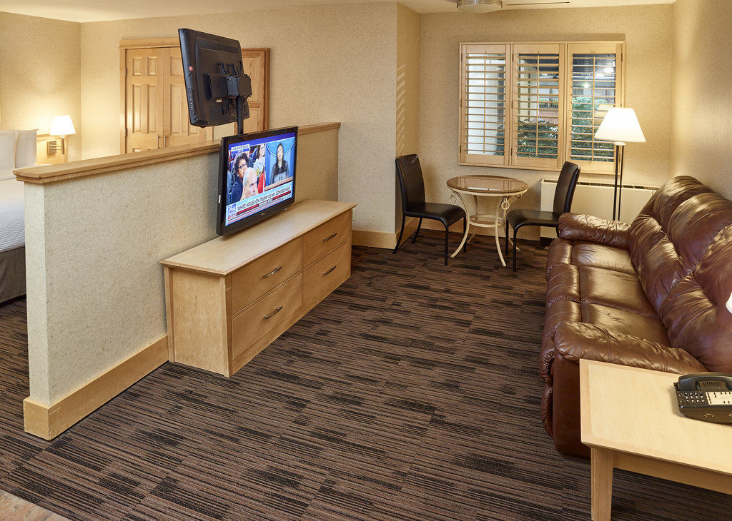 Ramada By Wyndham Plymouth Hotel & Conference Center Екстер'єр фото