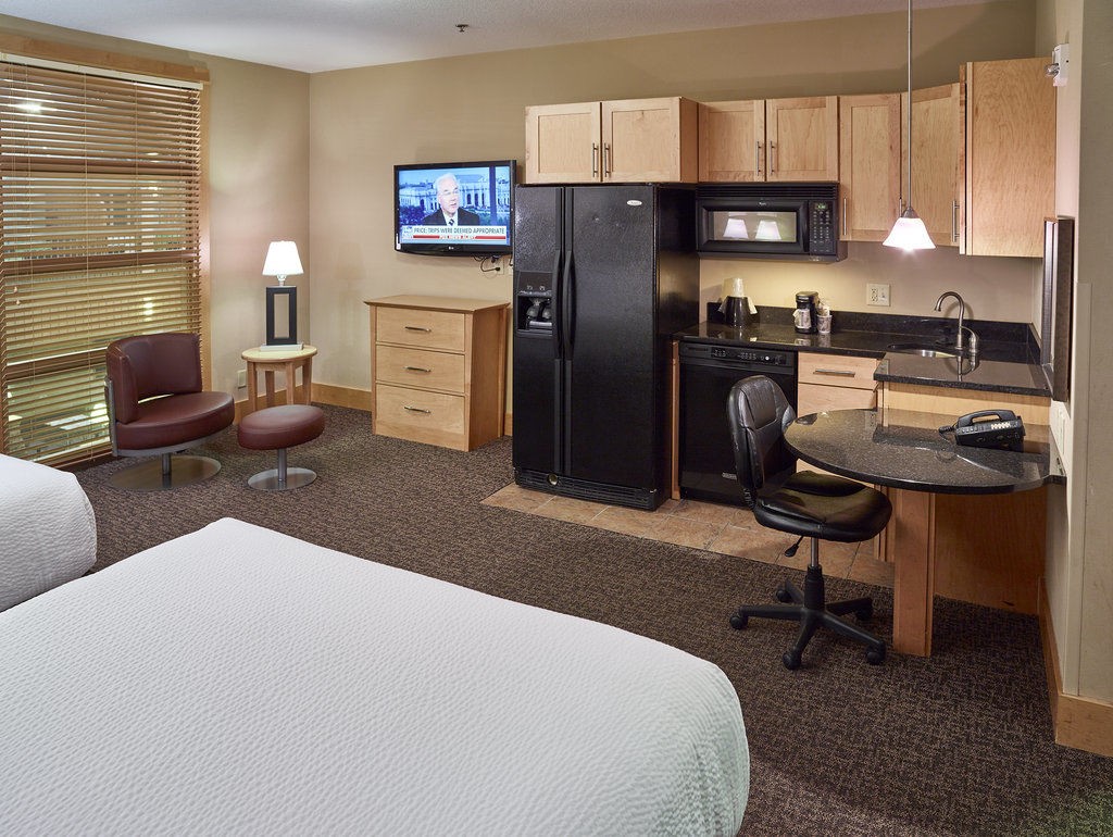 Ramada By Wyndham Plymouth Hotel & Conference Center Екстер'єр фото