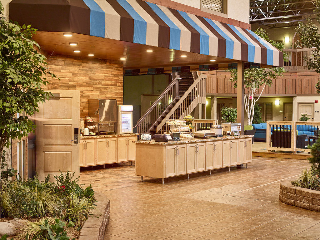 Ramada By Wyndham Plymouth Hotel & Conference Center Екстер'єр фото