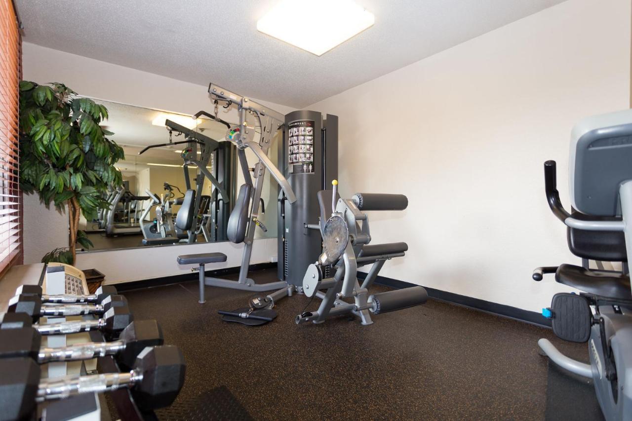 Ramada By Wyndham Plymouth Hotel & Conference Center Екстер'єр фото