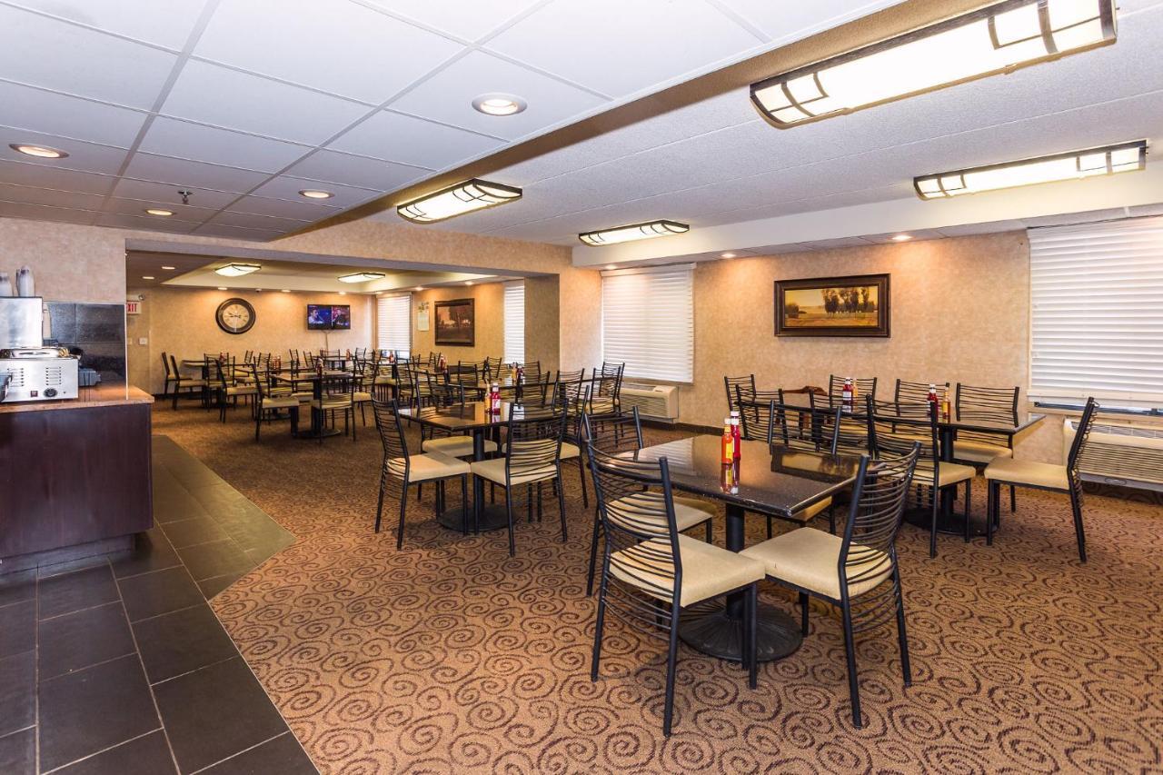 Ramada By Wyndham Plymouth Hotel & Conference Center Екстер'єр фото