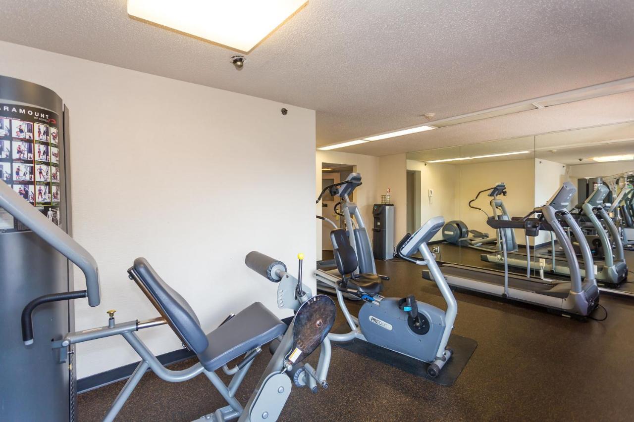Ramada By Wyndham Plymouth Hotel & Conference Center Екстер'єр фото