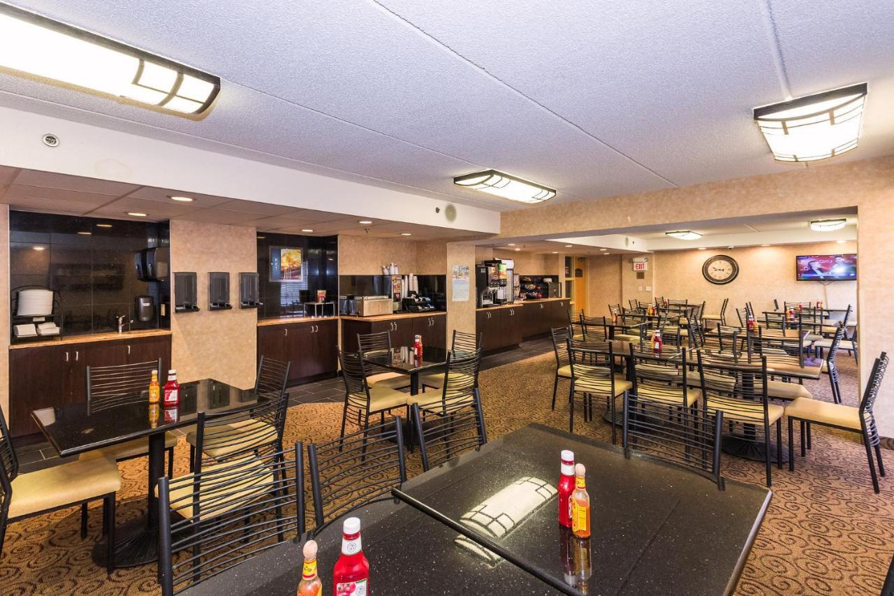 Ramada By Wyndham Plymouth Hotel & Conference Center Екстер'єр фото