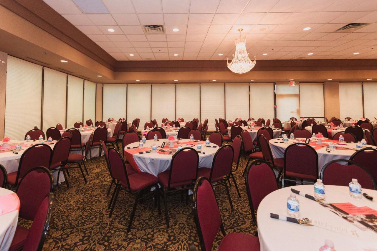 Ramada By Wyndham Plymouth Hotel & Conference Center Екстер'єр фото