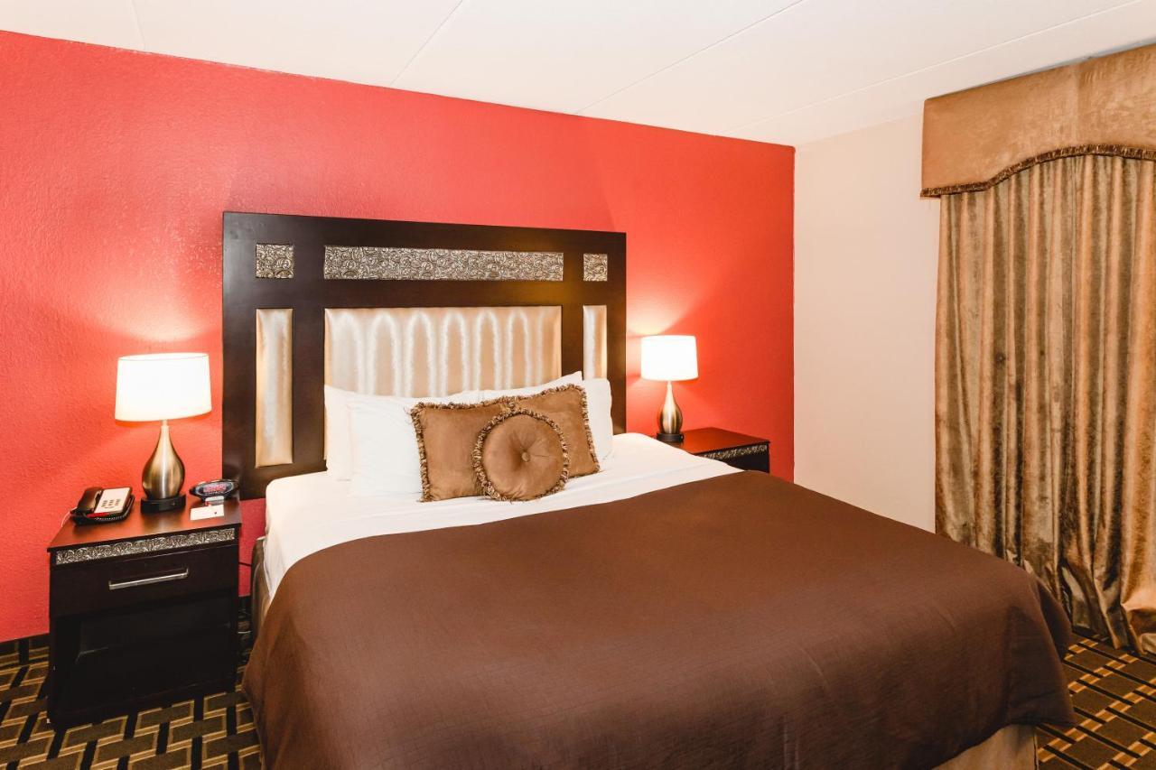 Ramada By Wyndham Plymouth Hotel & Conference Center Екстер'єр фото