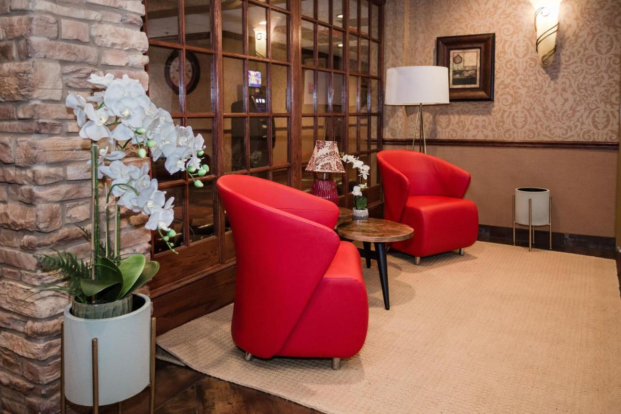 Ramada By Wyndham Plymouth Hotel & Conference Center Екстер'єр фото
